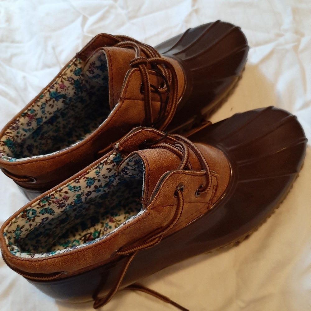 Blue short duck boots 7